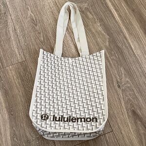 Lululemon reusable bag